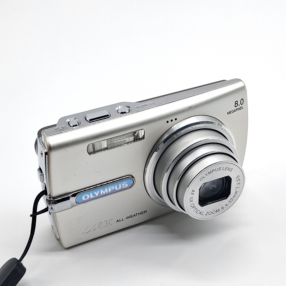 Olympus Stylus m830 8MP Digital Camera Silver 5x Optical Zoom
